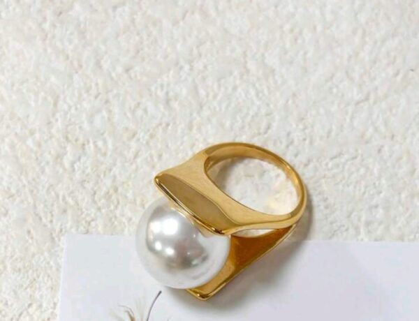 Y Shaped Pearl Gold Ring - Image 4