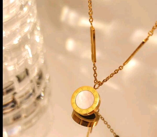 Round Reversable Black or White Necklace - Image 6