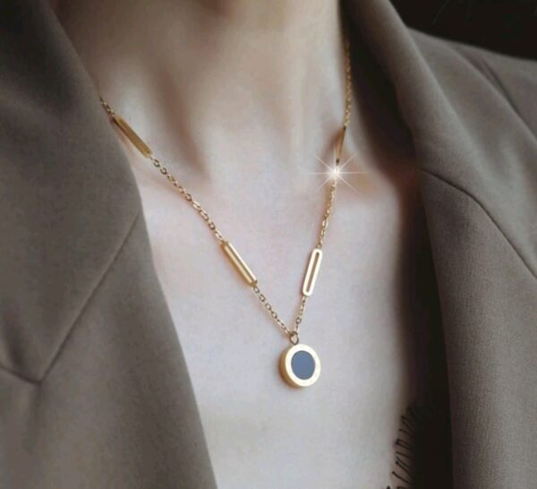 Round Reversable Black or White Necklace
