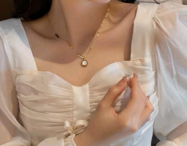 Round Reversable Black or White Necklace - Image 4