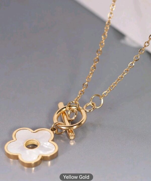 Five Petal Faux Pearl Necklace - Image 3